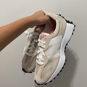 New balance 327 sneakers in off white (never worn)